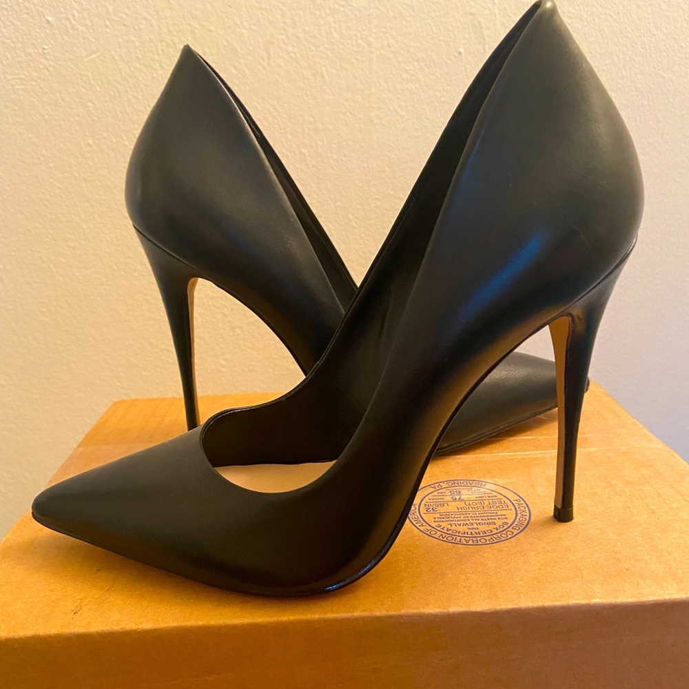 Classic Aldo stiletto pump